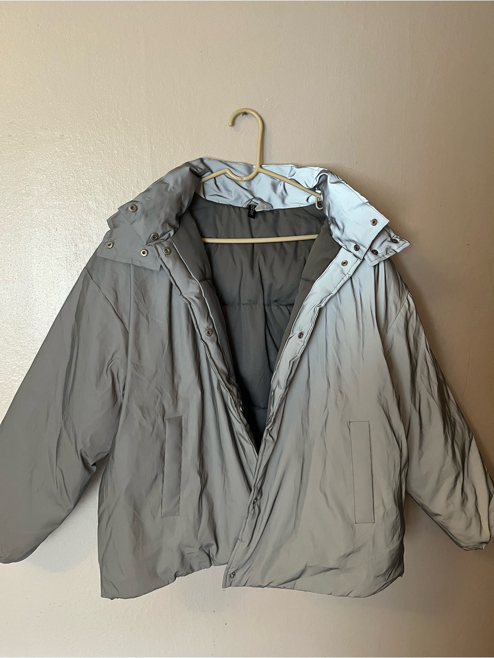H&M Light Gray Holographic Women's Puffer Jacket with Hood